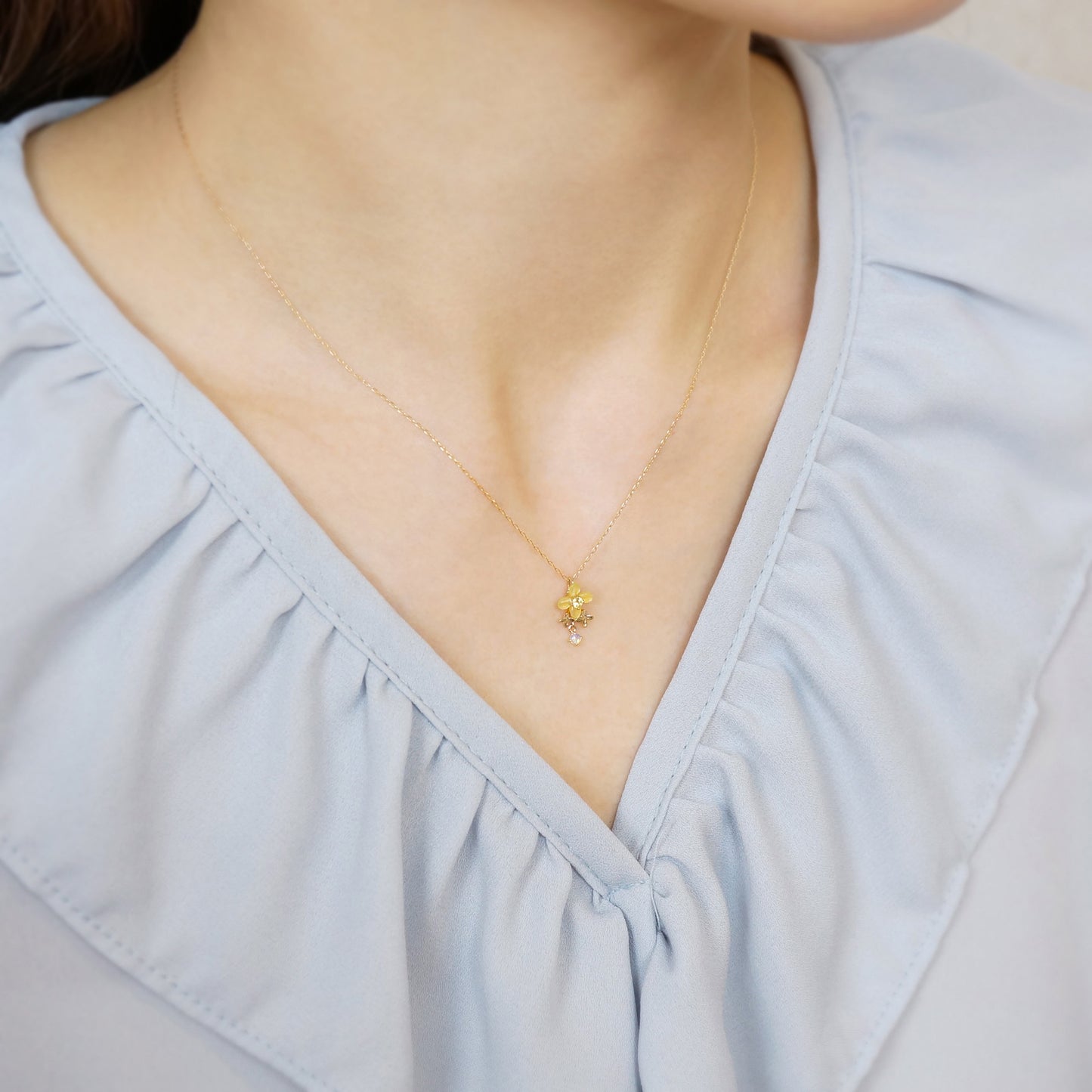 [Birth Flower Jewelry] October - Fragrant Olive Necklace (10K Yellow Gold) - Model Image