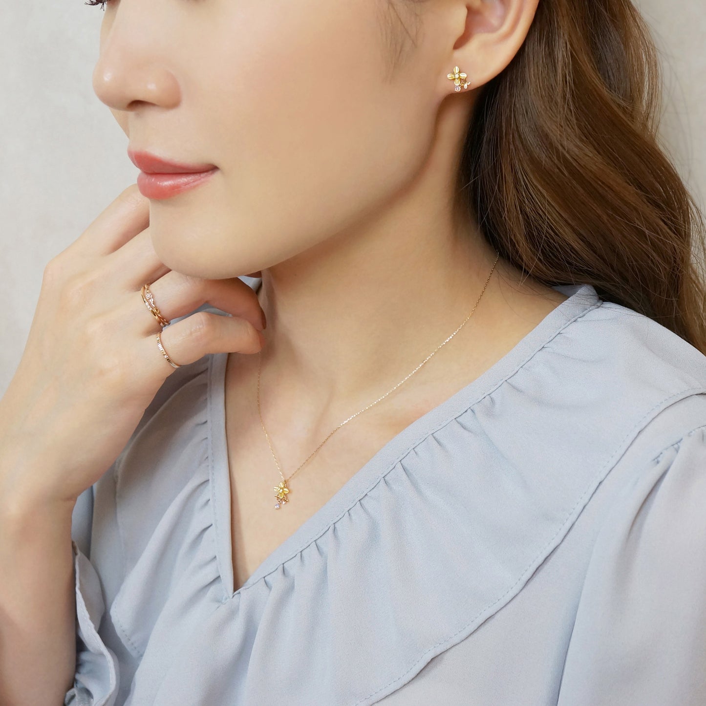 [Birth Flower Jewelry] October - Fragrant Olive Necklace (10K Yellow Gold) - Model Image