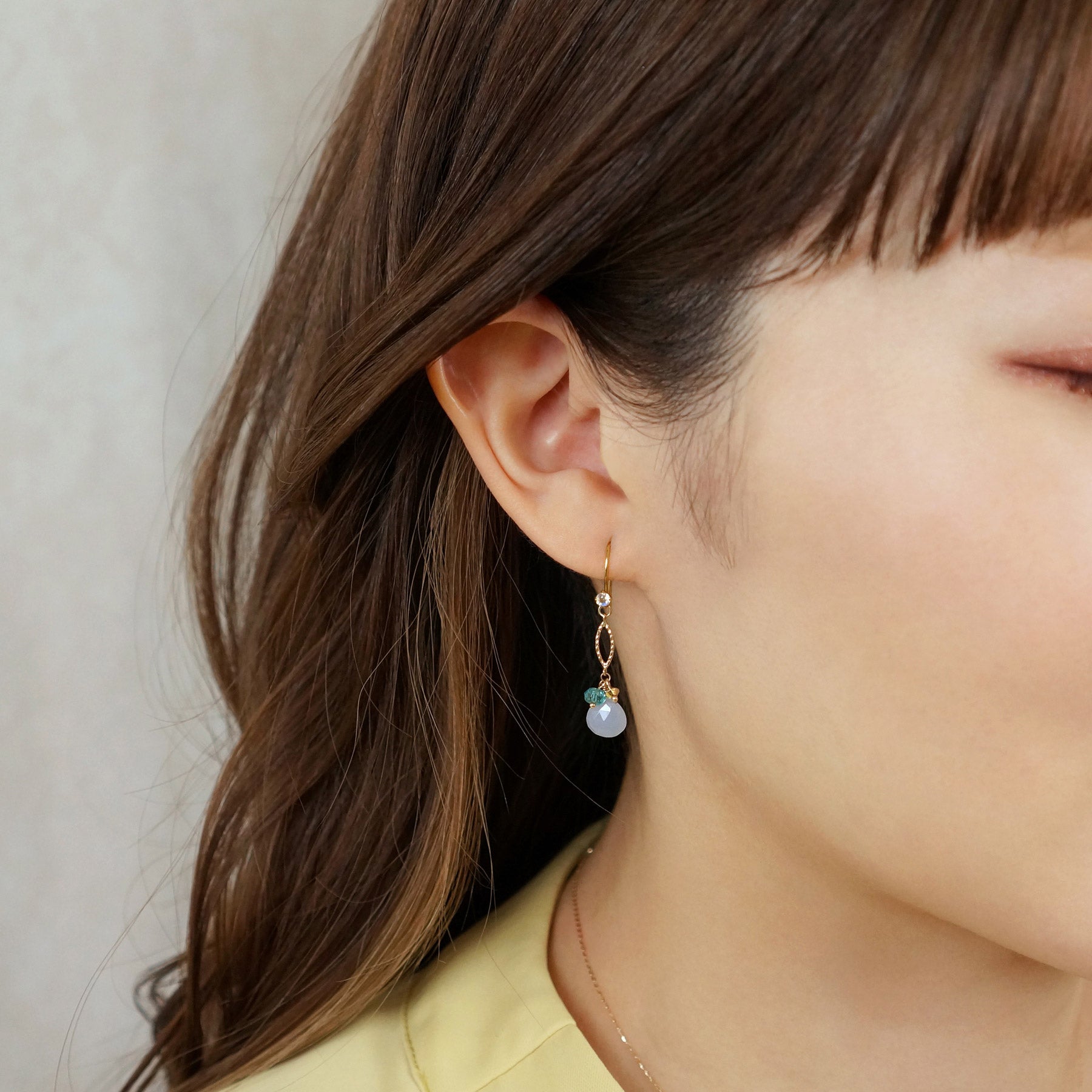 [Palette] 10K Yellow Gold Blue Chalcedony Twist Long Charms - Model Image