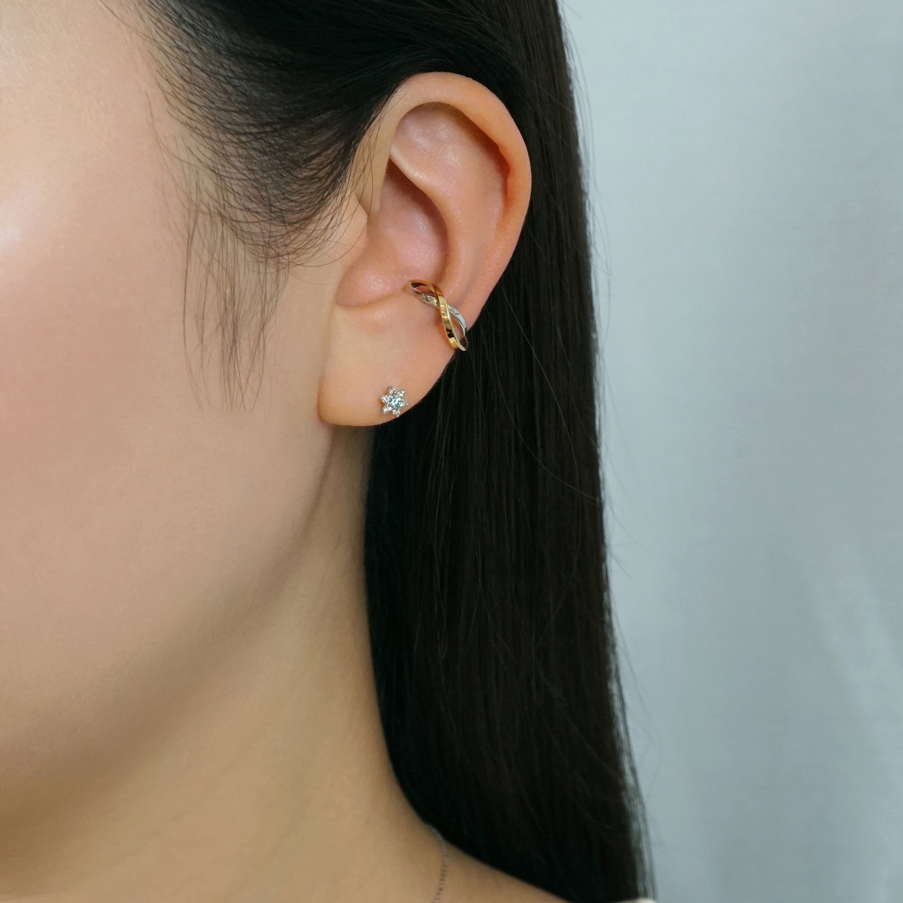 [Solo Earring] 10K Diamond Lumiere Mini Earring (IB) (White Gold) - Model Image