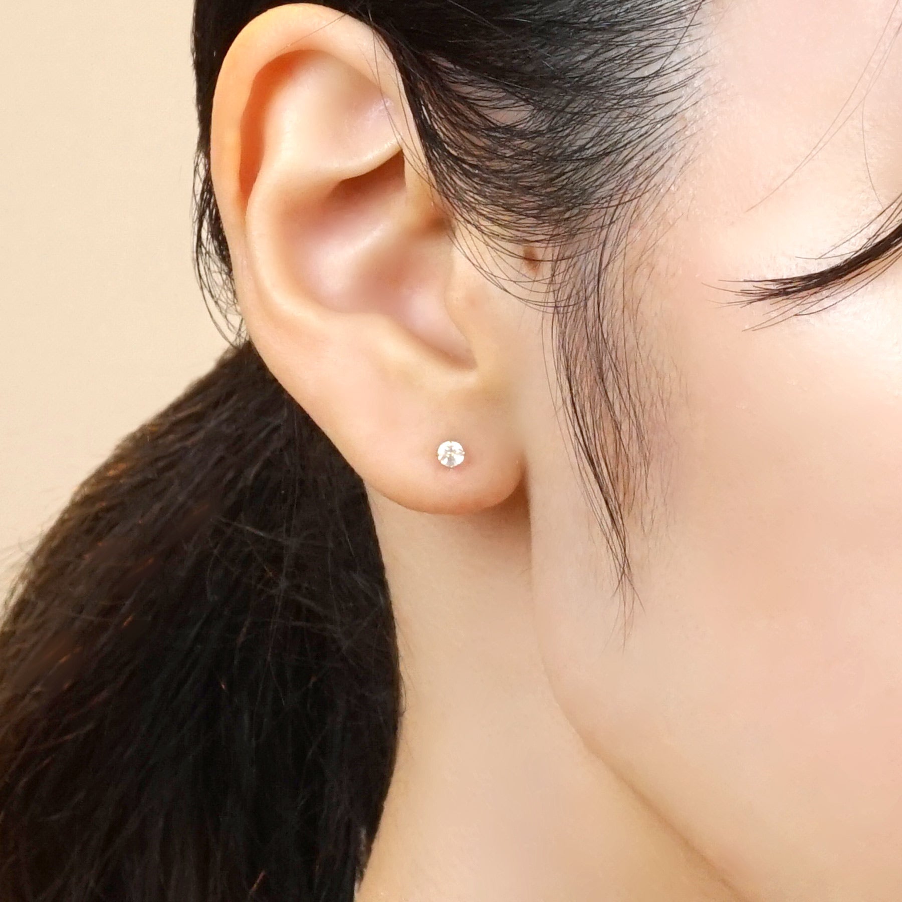 [Second Earrings] 18K Yellow Gold Moonstone Earrings - Model Image