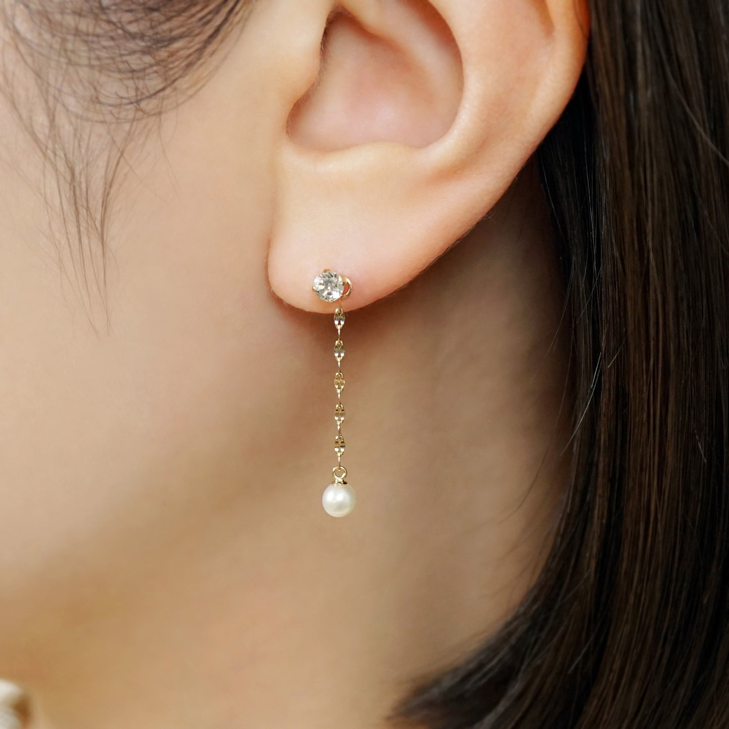 [Palette] 18K/10K Aquamarine Charm Set Earrings [Flow] (Yellow Gold) - Model Image