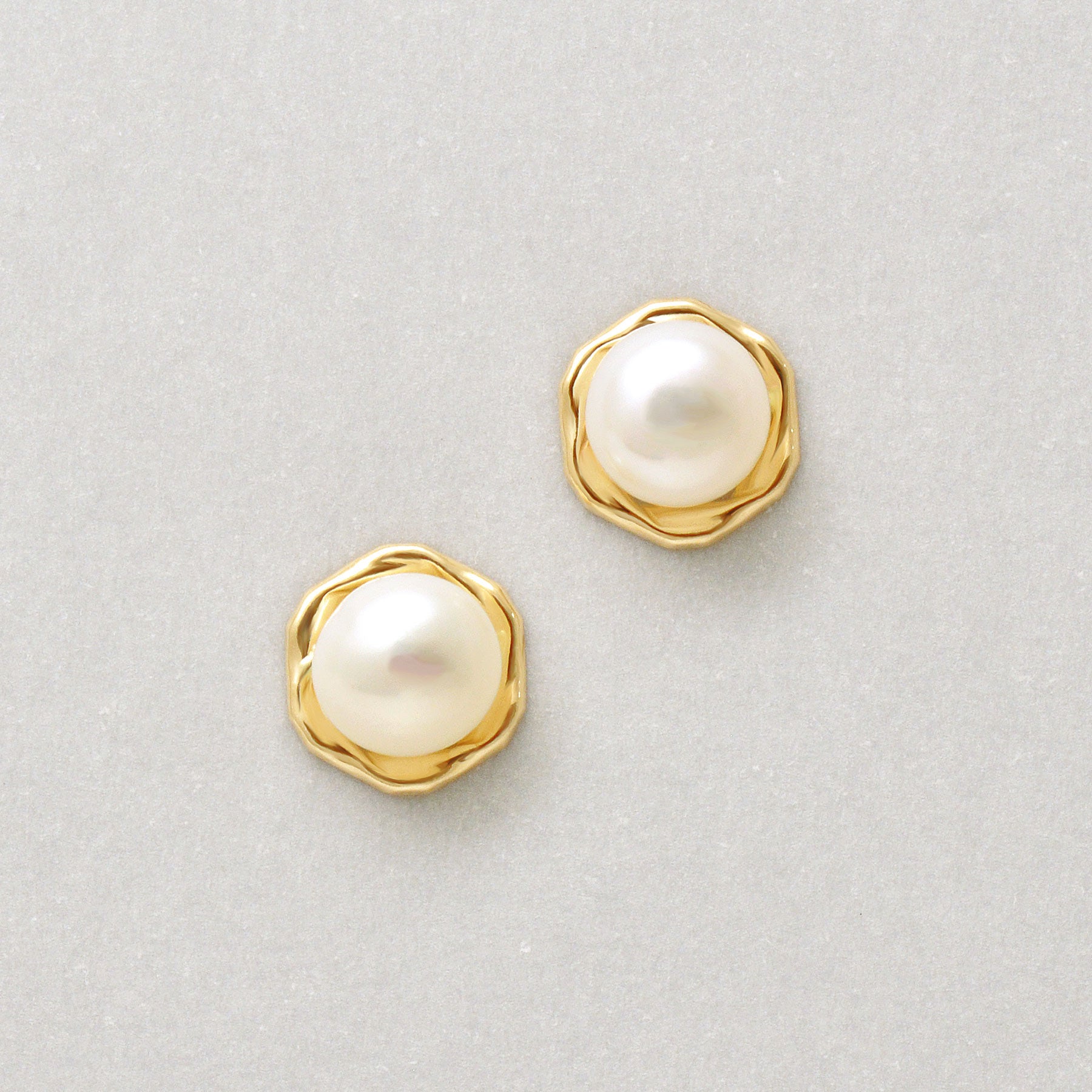 18K/10K Freshwater Pearl Circle Stud Earrings (Yellow Gold) - Product Image