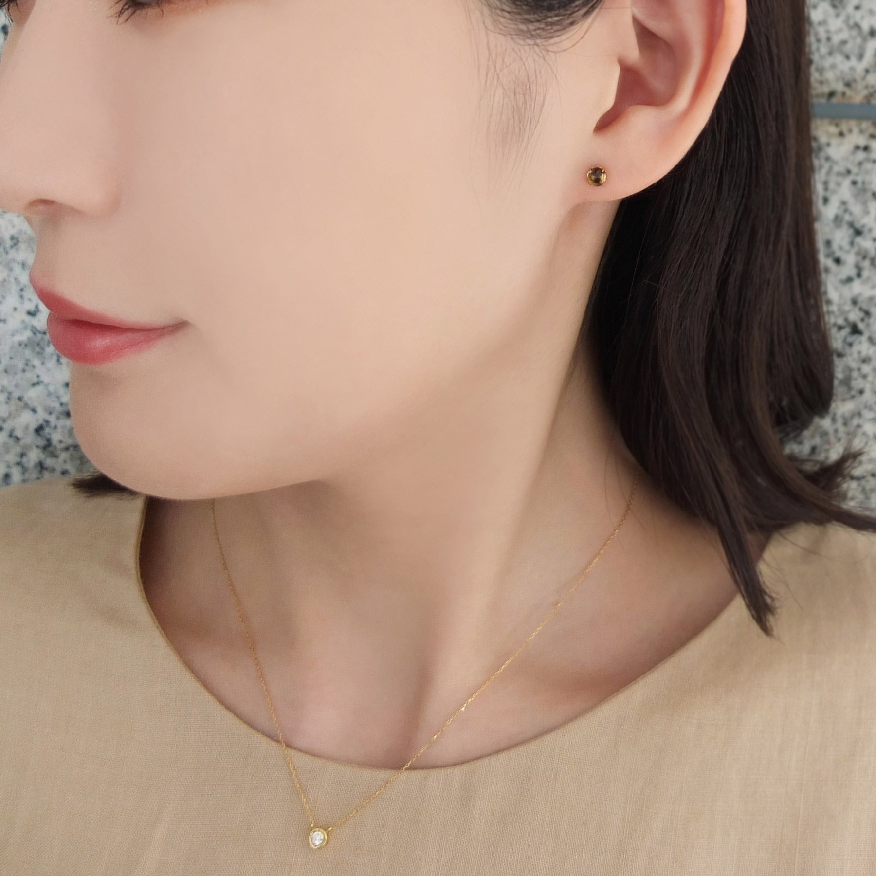 [Second Earrings] 18K Yellow Gold Smoky Quartz Rose Cut Earrings - Model Image