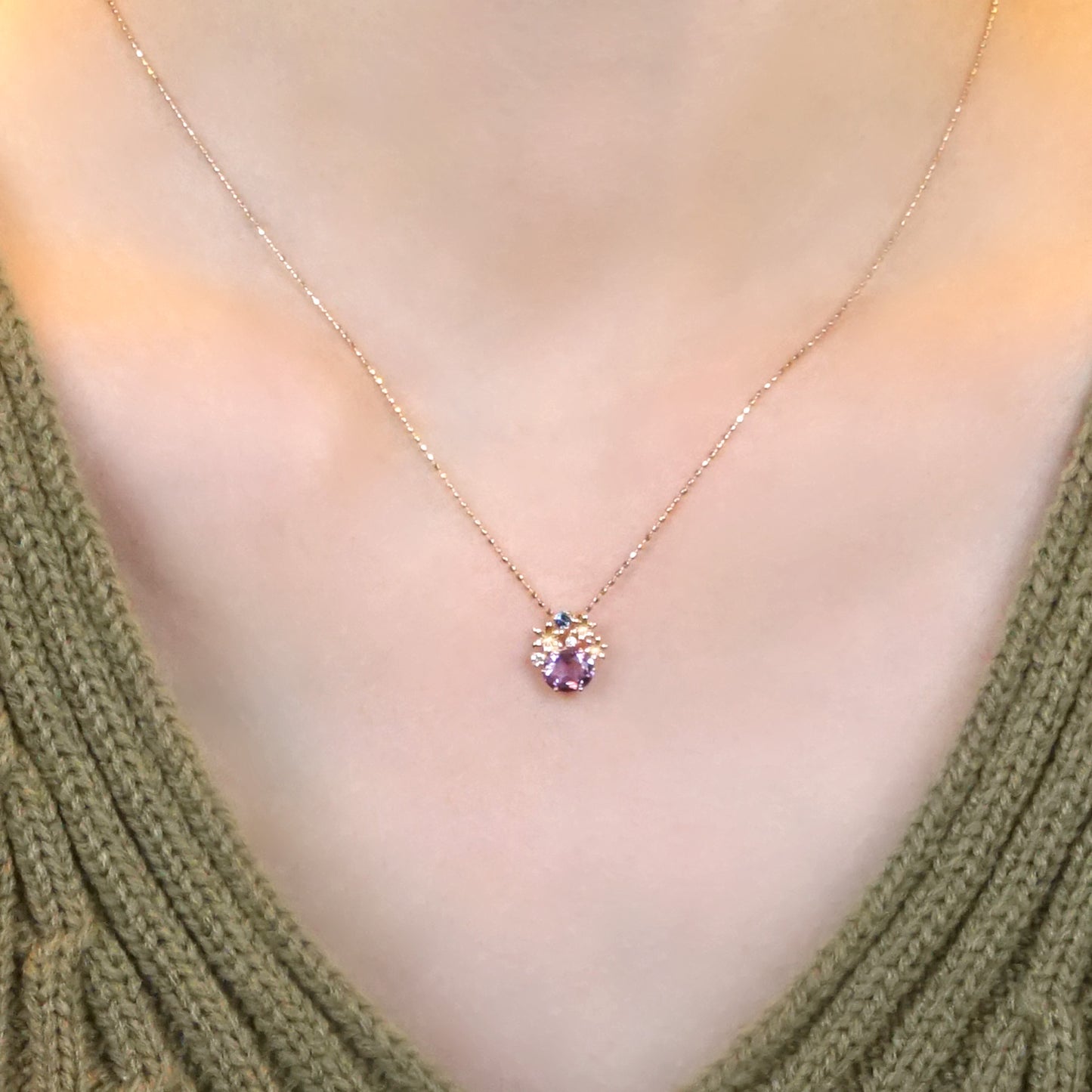 [Birth Flower Jewelry] February - Hyacinth Necklace (10K Rose Gold) - Model Image