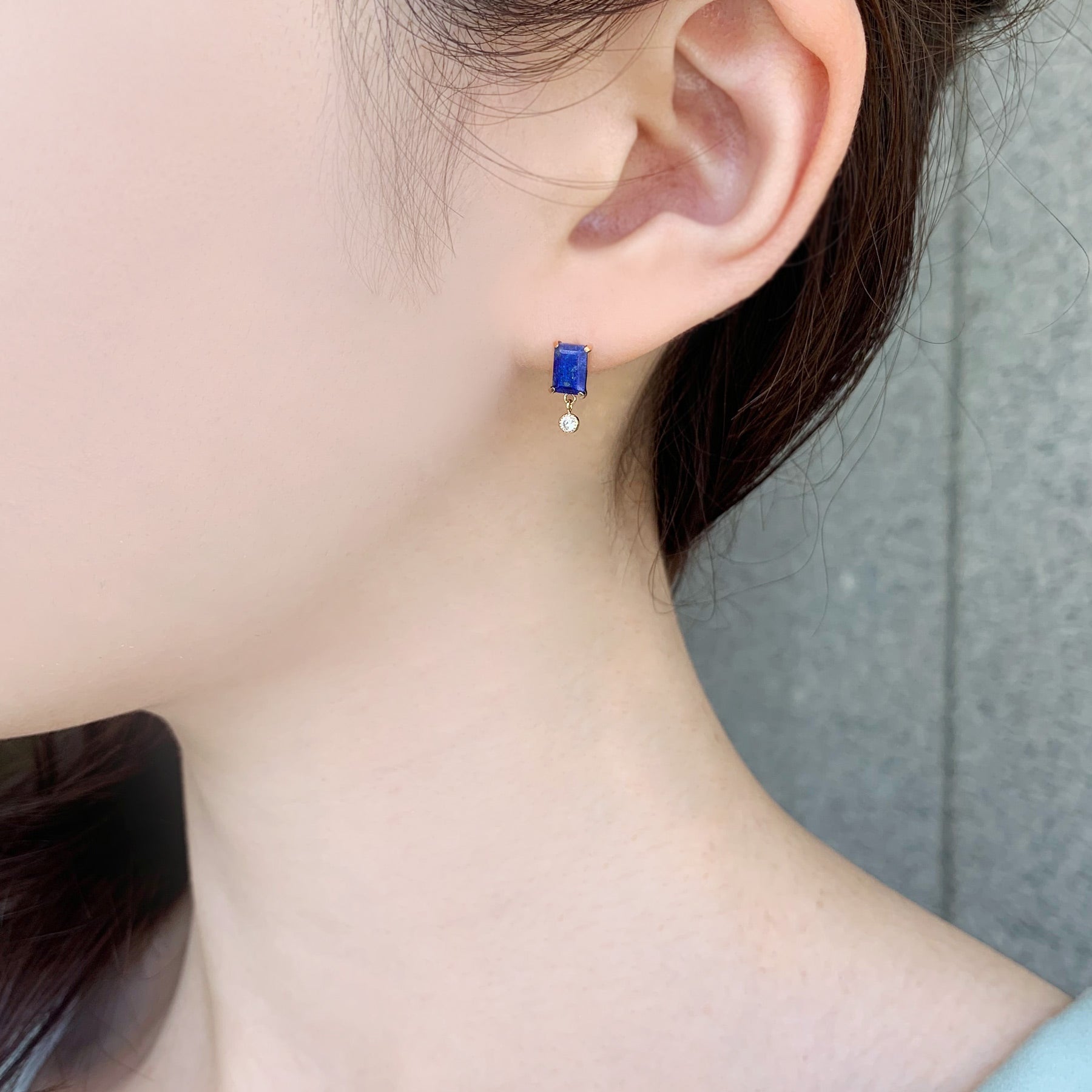 18K / 10K Yellow Gold Lapis Lazuli Short Swinging Earrings - Model Image