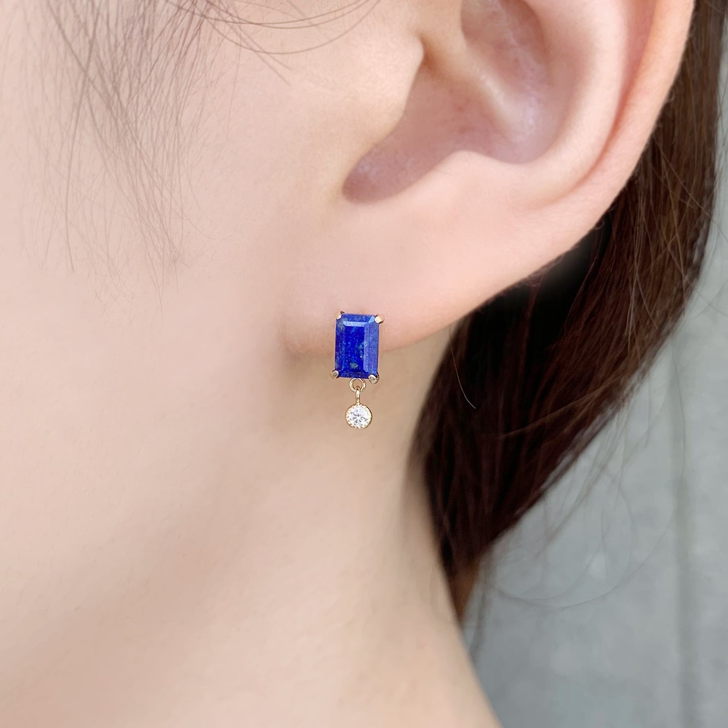 18K / 10K Yellow Gold Lapis Lazuli Short Swinging Earrings - Model Image