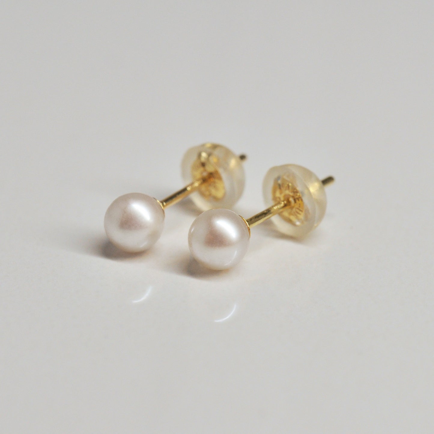 18K Yellow Gold Pearl Small Earrings [4mm] - Product Image