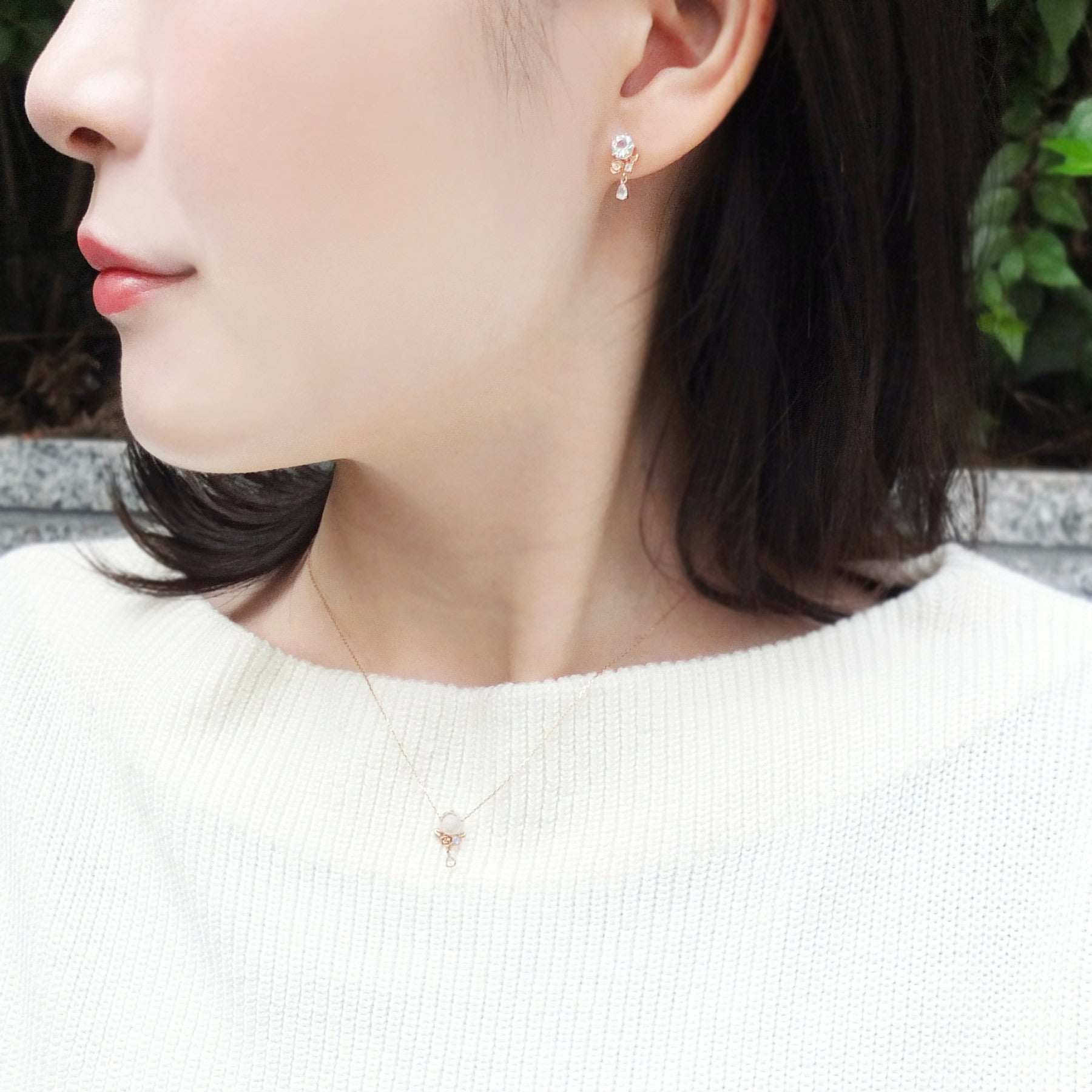 [Birth Flower Jewelry] June - Rose Necklace (10K Rose Gold) - Model Image