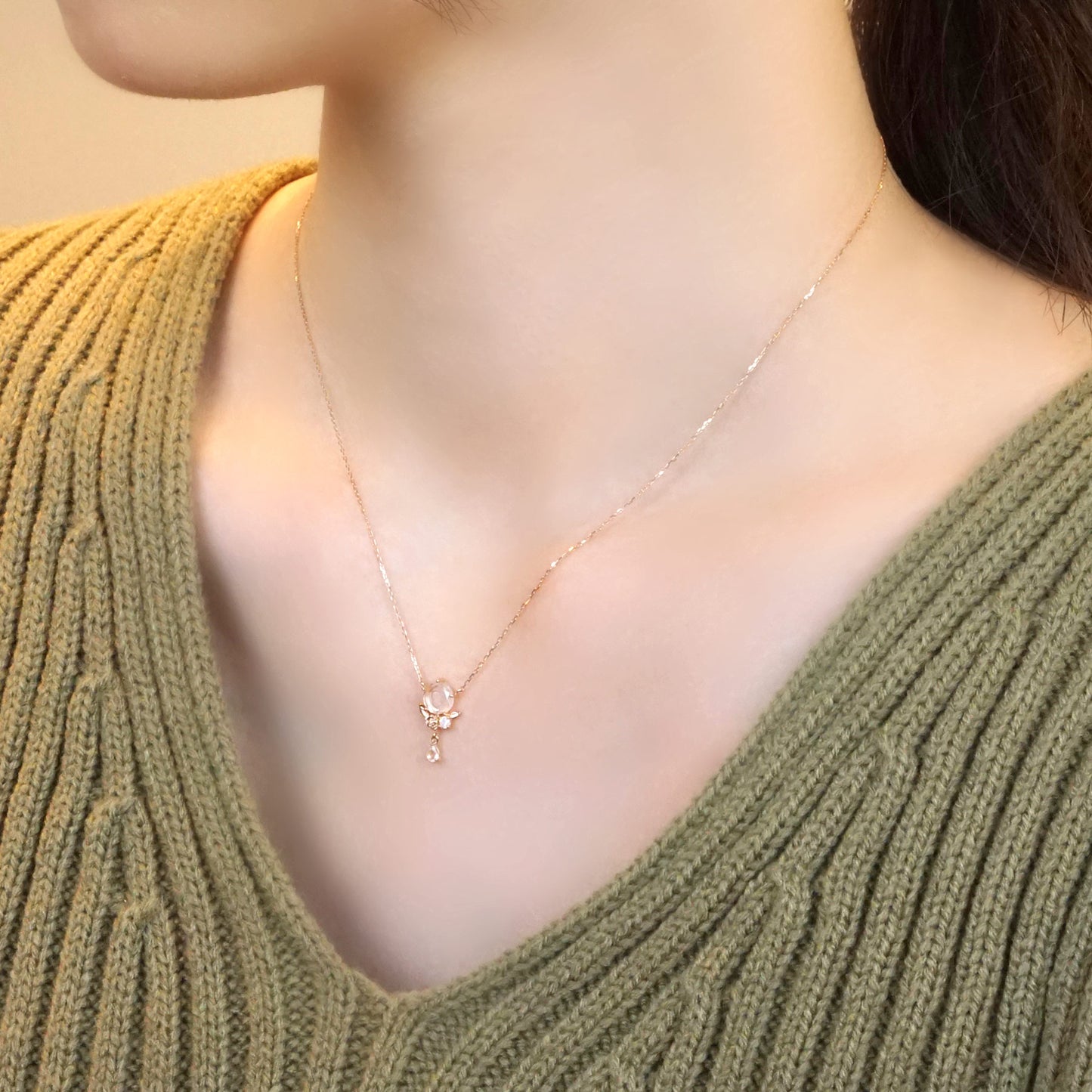 [Birth Flower Jewelry] June - Rose Necklace (10K Rose Gold) - Model Image