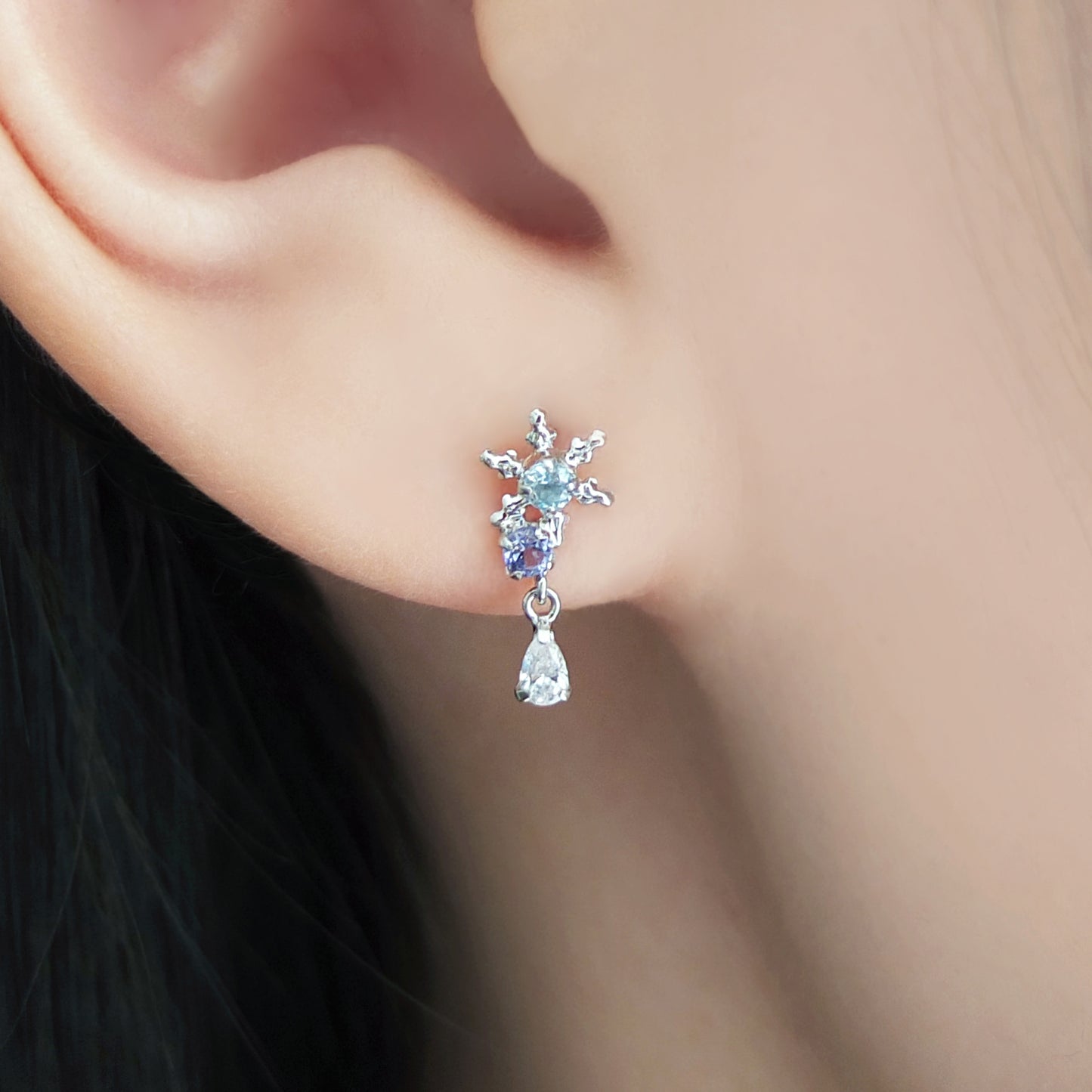 14K / 10K White Gold Tanzanite Snow Crystal Earrings - Model Image