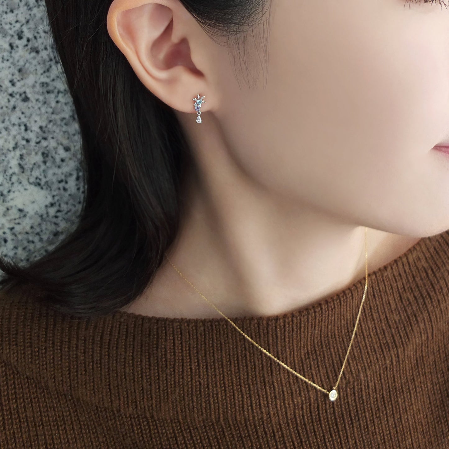 14K / 10K White Gold Tanzanite Snow Crystal Earrings - Model Image