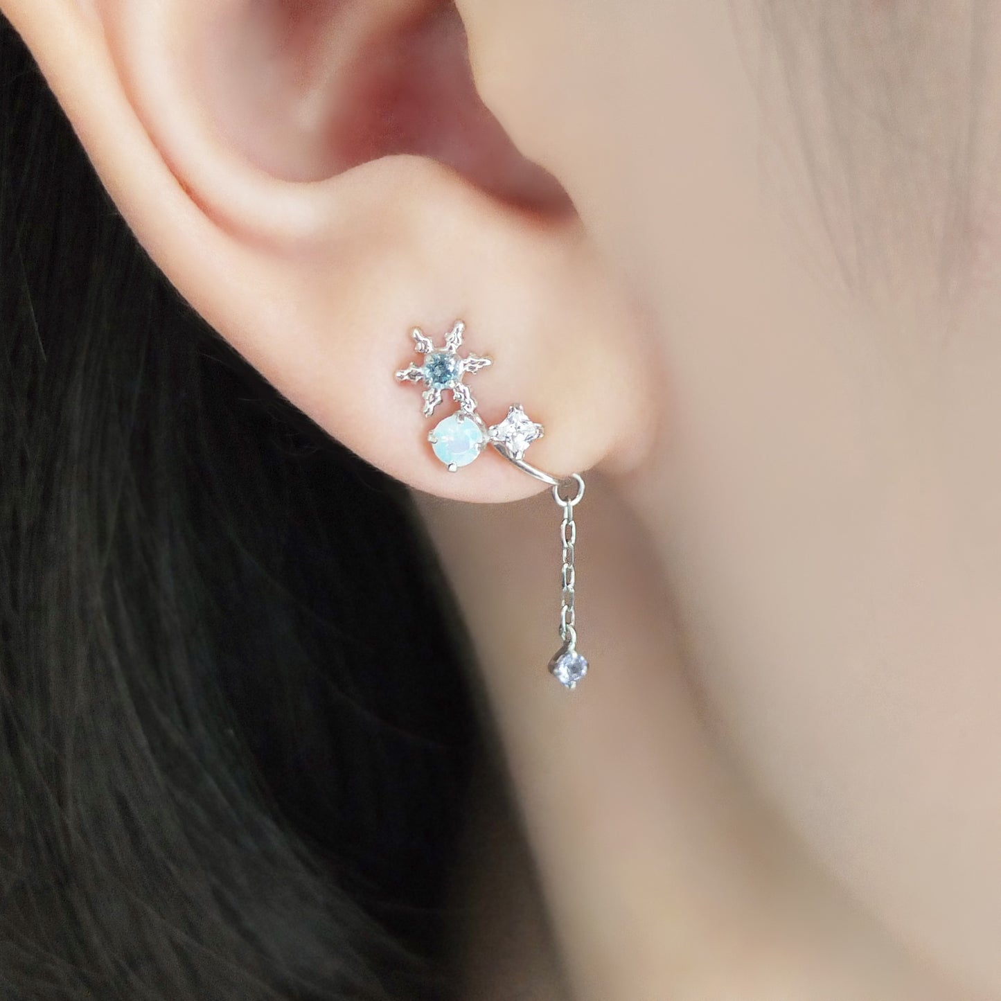 [Airy Clip-On Earrings] Tanzanite Snow Crystal 2Way Earrings (10K White Gold) - Model Image